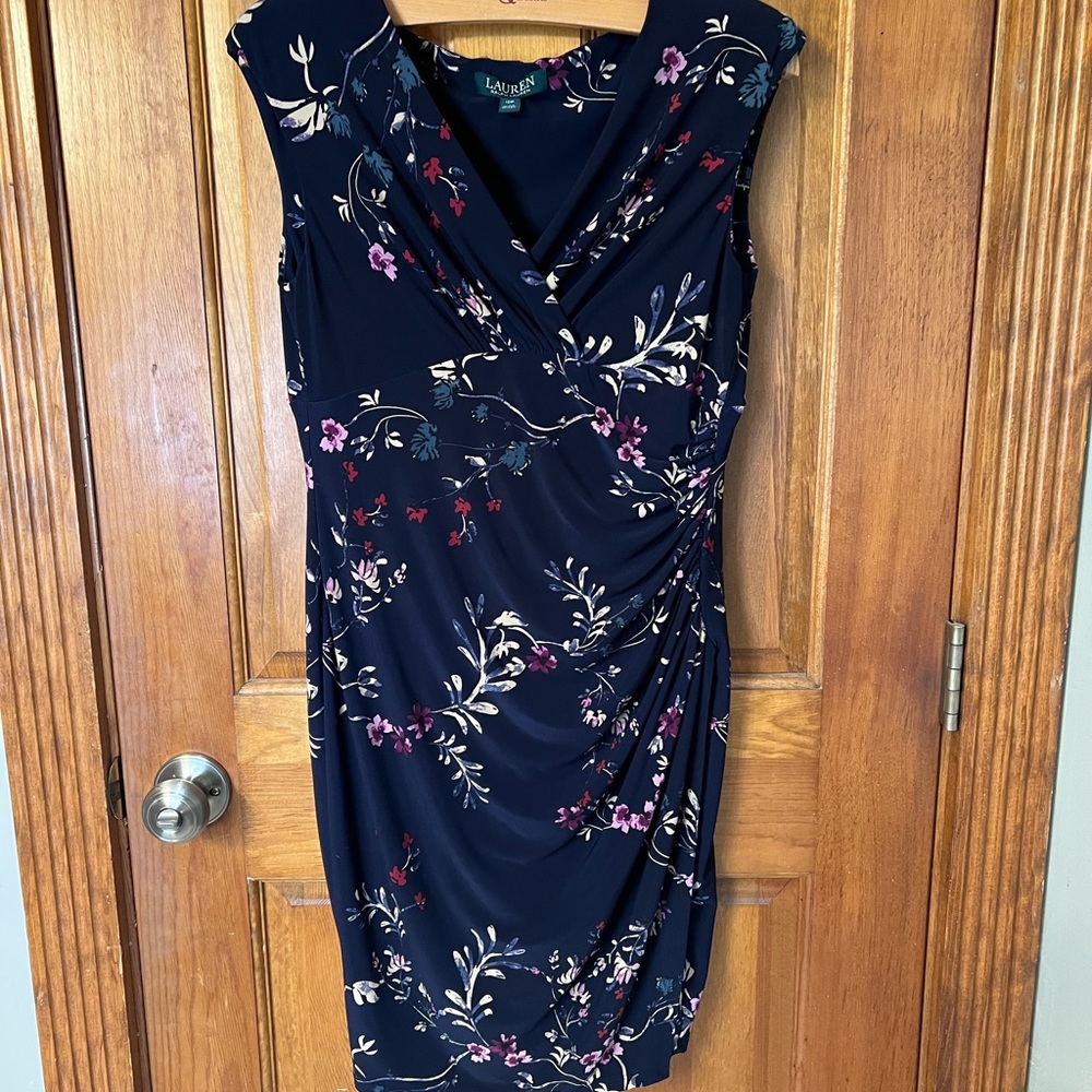 Lauren By Ralph Lauren Women's Floral-Print Ruched Dress EUC size 10P petite - Picture 3 of 6